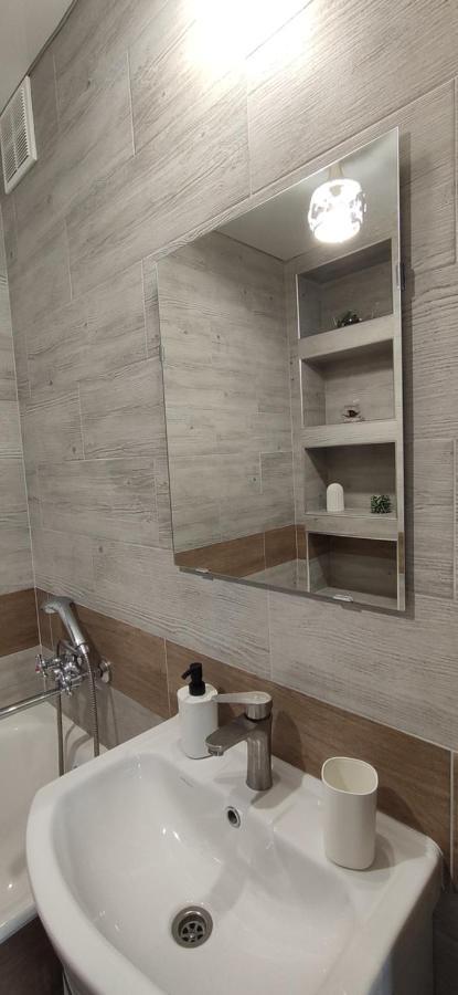 Large Apartment Near The Airport And City Center Chişinau Exteriör bild