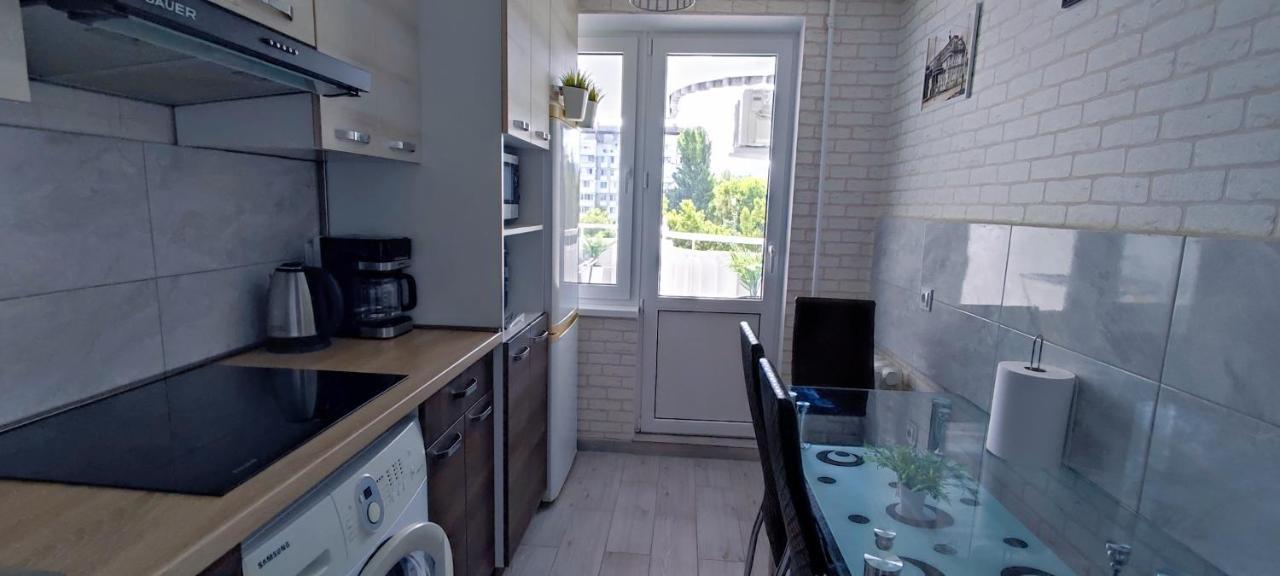 Large Apartment Near The Airport And City Center Chişinau Exteriör bild