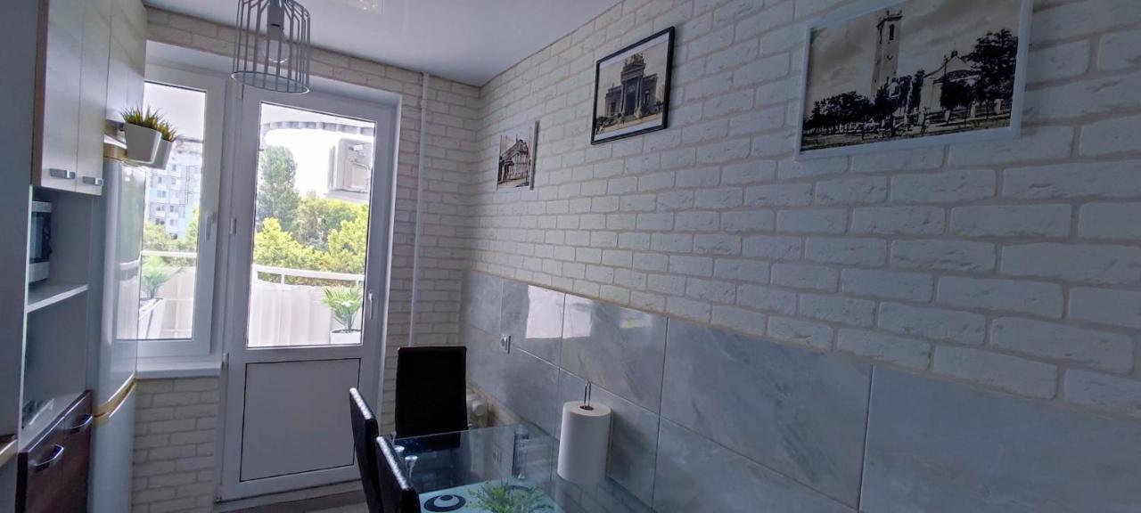 Large Apartment Near The Airport And City Center Chişinau Exteriör bild