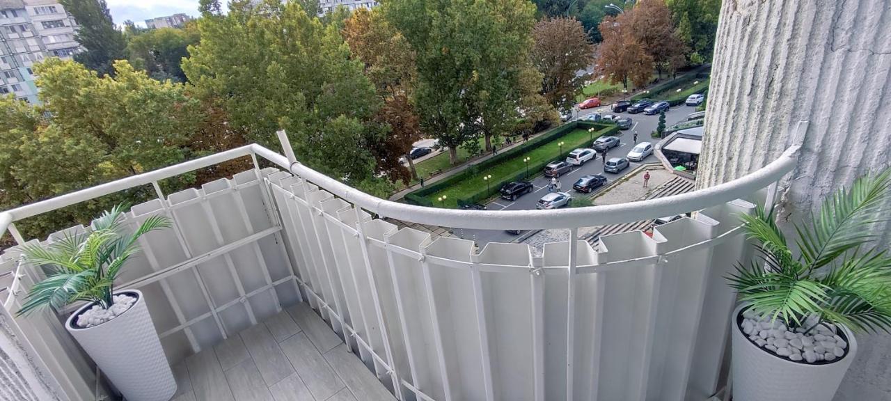 Large Apartment Near The Airport And City Center Chişinau Exteriör bild